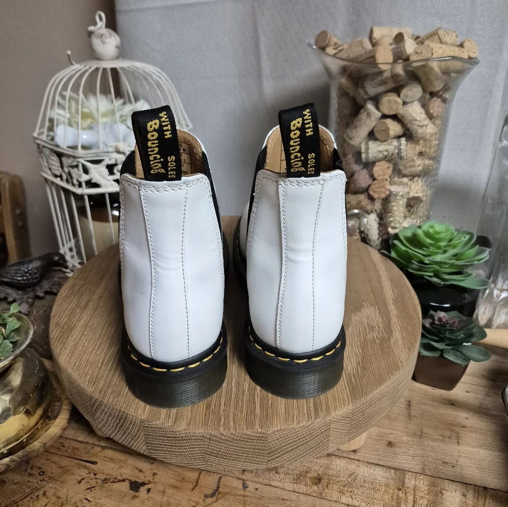 Dr. Martens Size 7 2976 White Black Leather Platform Chelsea Boot